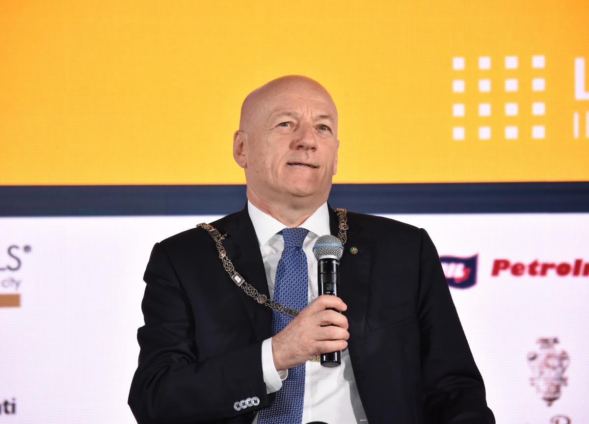 La Piazza, chi c’era e chi no negli scatti di un famoso fotografo