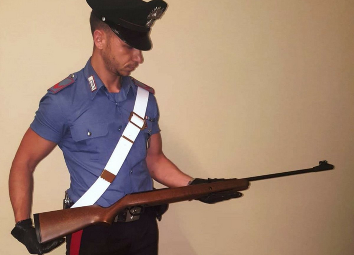 Colpi di fucile alla sagra: feriti sul palco un dj e il suo fonico Colpi di fucile alla sagra: feriti sul palco un dj e il suo fonico