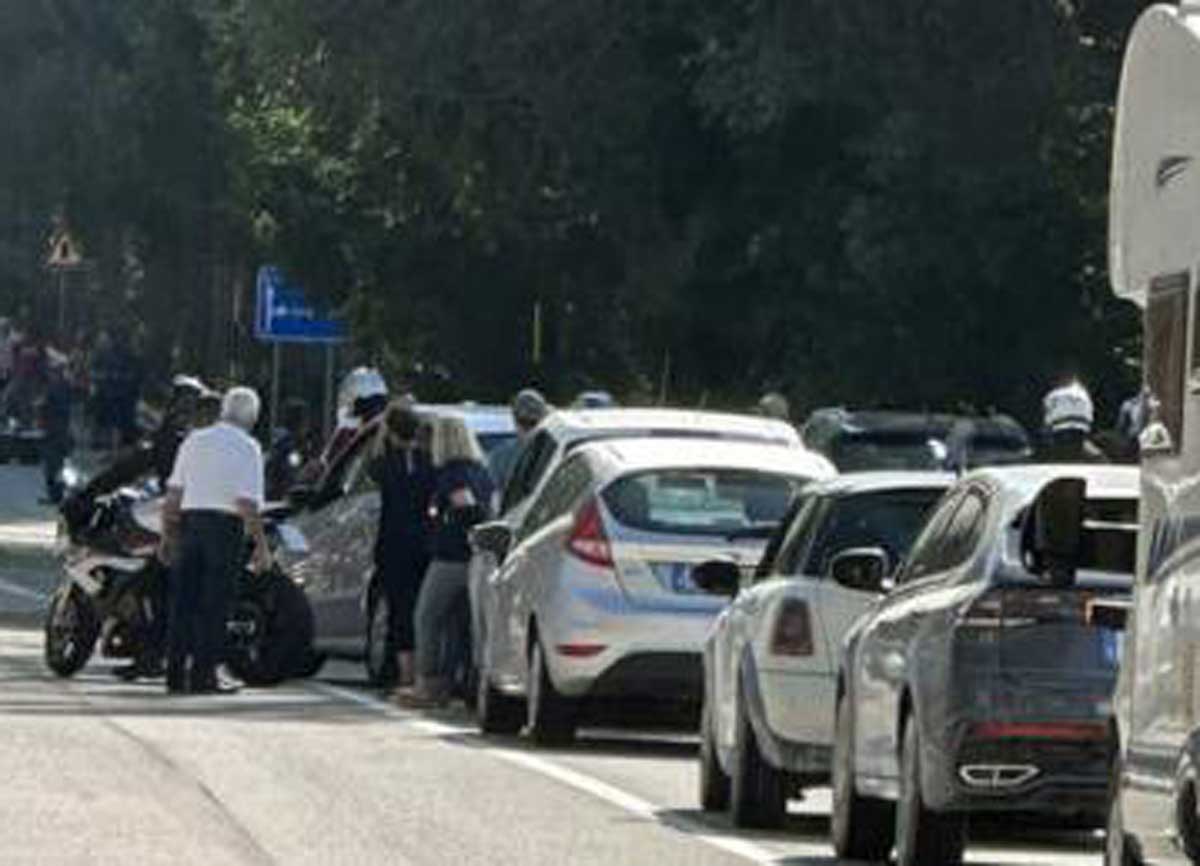 Cane gli attraversa la strada, muore a L’Aquila motociclista romano di 40 anni Cane gli attraversa la strada, muore a L’Aquila motociclista romano di 40 anni