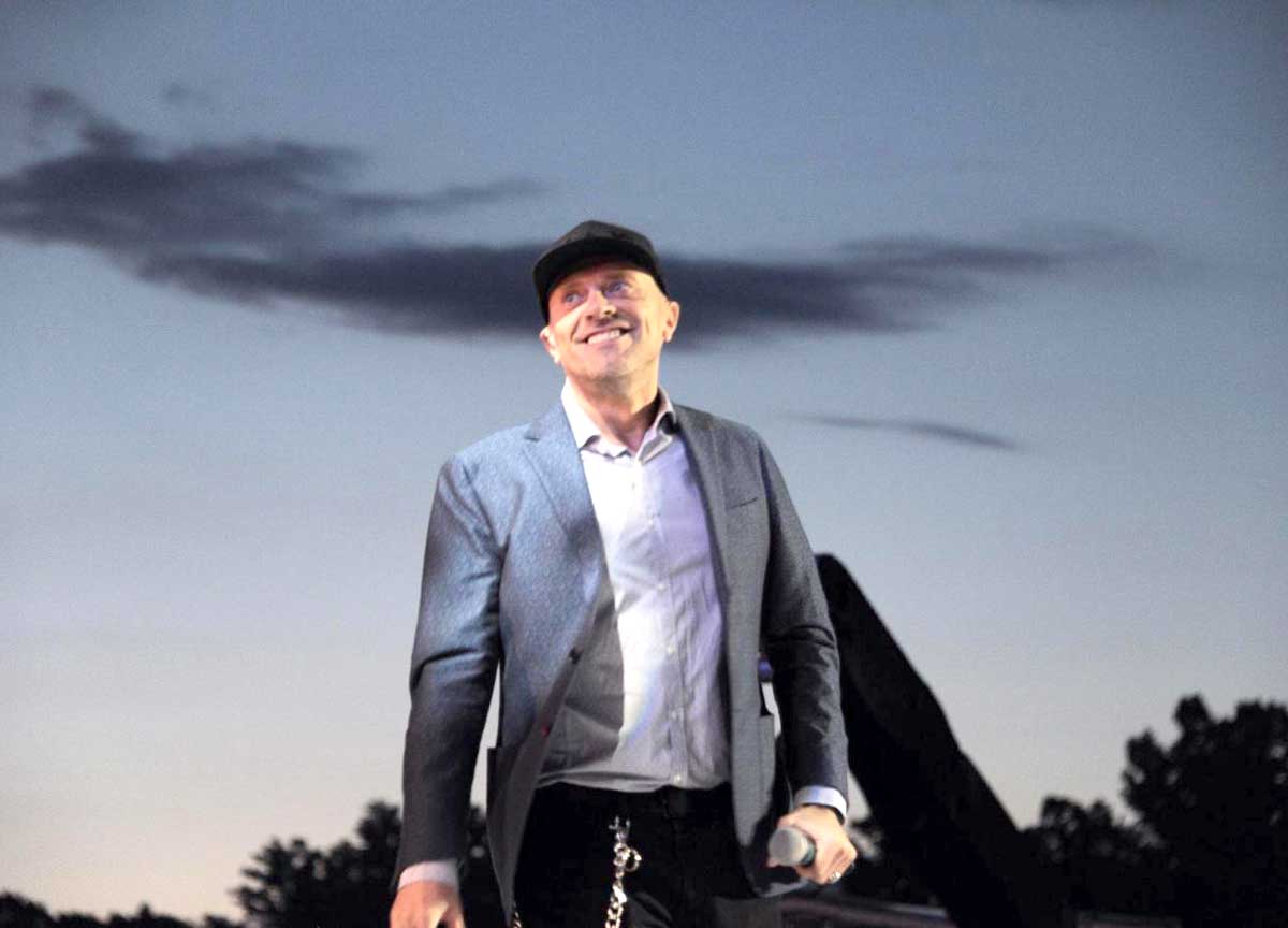 Max Pezzali al Circo Massimo: gli amici sul palco per un 2 settembre evento Max Pezzali al Circo Massimo: gli amici sul palco per un 2 settembre evento