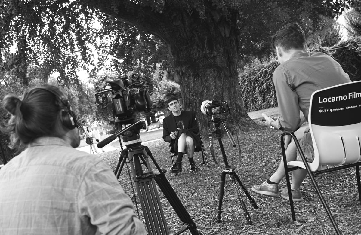 La Piazza, chi c’era e chi no negli scatti di un famoso fotografo