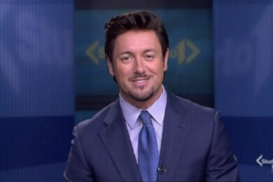 Giambruno: “Se non ti ubriachi non ti stuprano”. Bufera sul compagno di Meloni