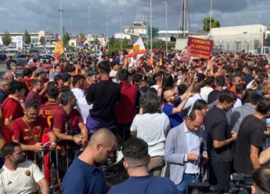 Roma, attesa a Ciampino per Lukaku: già mille tifosi in aeroporto. La diretta
