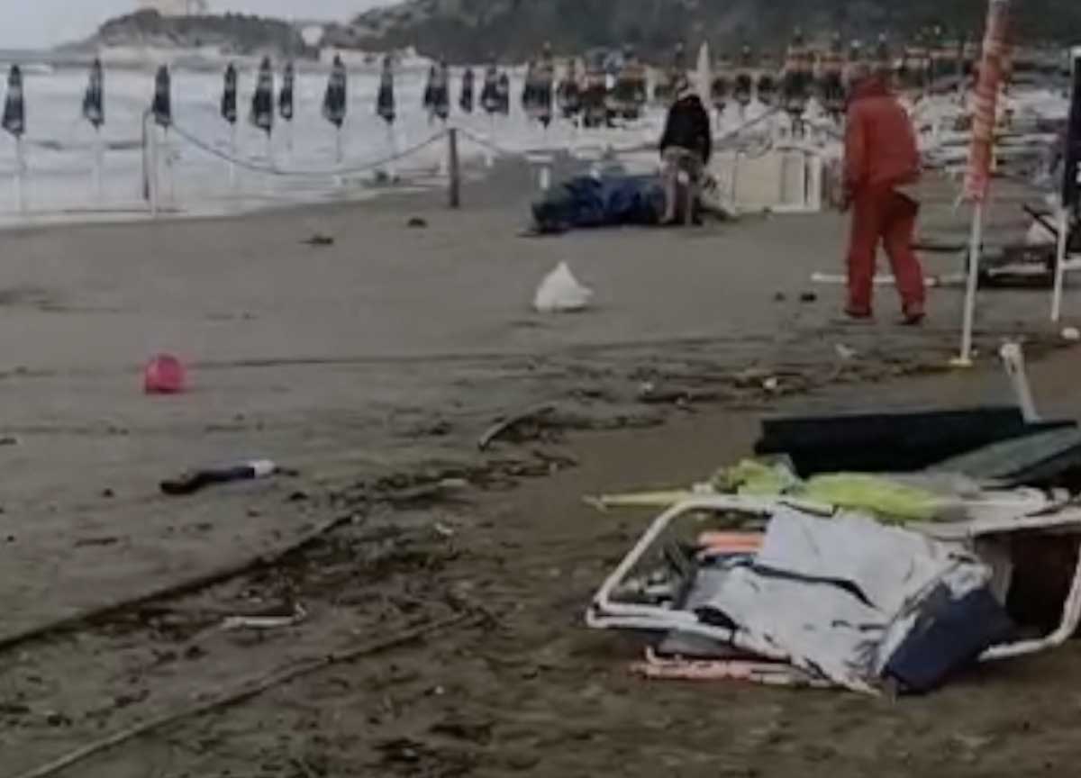 Maltempo: da Sperlonga a Fregene la furia del ciclone devasta gli stabilimenti Maltempo: da Sperlonga a Fregene la furia del ciclone devasta gli stabilimenti