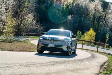Renault, arrivano tante novità sulla Megane E-Tech electric