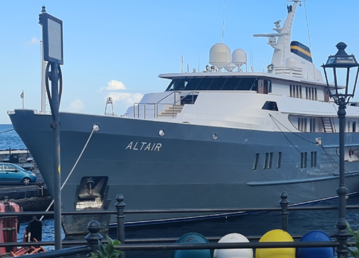 Della Valle sceglie la Puglia, ormeggiato a Brindisi il suo yacht di 60 metri Della Valle sceglie la Puglia, ormeggiato a Brindisi il suo yacht di 60 metri
