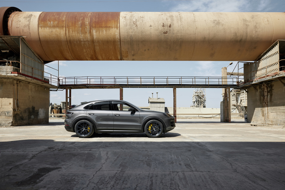Porsche, nuova Cayenne Turbo E-Hybrid, 739 Cv sotto il cofano