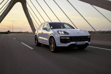 Porsche, nuova Cayenne Turbo E-Hybrid, 739 Cv sotto il cofano