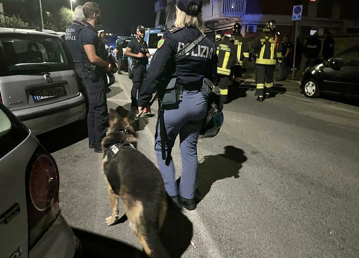 Ostia, maxi blitz nella terra del clan Spada, volano 11 mila euro in contanti