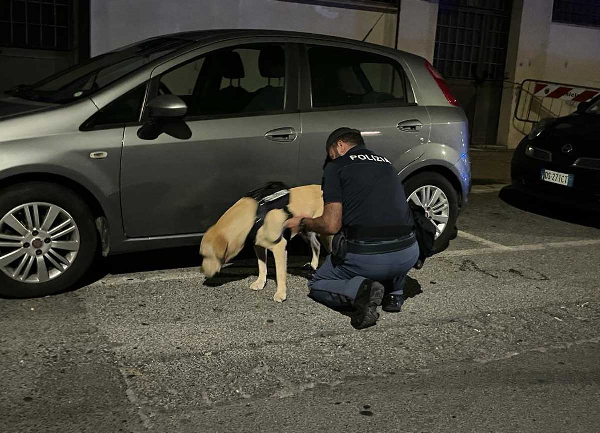Ostia, maxi blitz nella terra del clan Spada, volano 11 mila euro in contanti