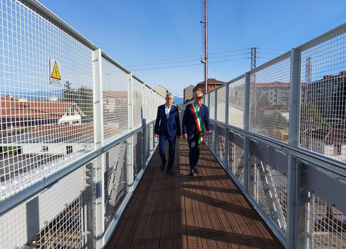 RFI, Chivasso: rinnovata la storica passerella pedonale della stazione RFI, Chivasso: rinnovata la storica passerella pedonale della stazione