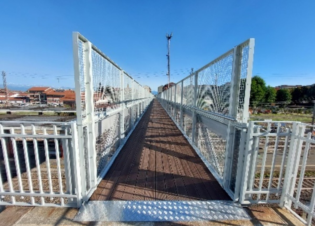 RFI, Chivasso: rinnovata la storica passerella pedonale della stazione RFI, Chivasso: rinnovata la storica passerella pedonale della stazione