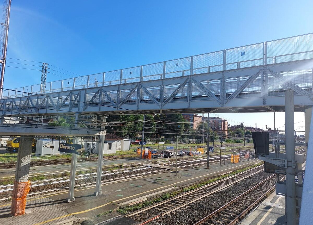 RFI, Chivasso: rinnovata la storica passerella pedonale della stazione RFI, Chivasso: rinnovata la storica passerella pedonale della stazione
