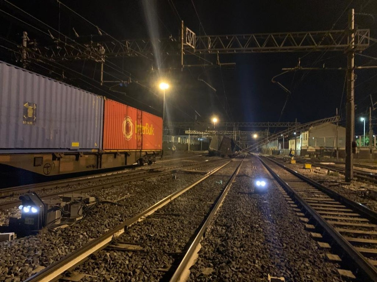 Treno a 160 km /h uccide cinque operai nel Torinese. “Frammenti umani ovunque”