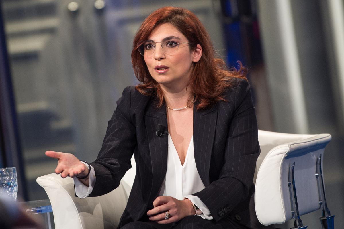 Laura Castelli: “Forte sessismo in politica: io lasciata fuori dalle riunioni” Laura Castelli: “Forte sessismo in politica: io lasciata fuori dalle riunioni”
