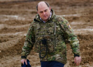 Uk, terremoto in casa Sunak: lascia il capo della Difesa Wallace