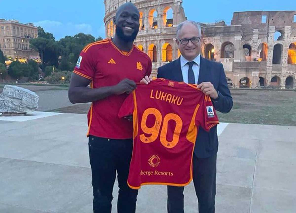 Gualtieri, la foto con Lukaku fa scoppiare l’ira dei laziali: “E’ di parte” Gualtieri, la foto con Lukaku fa scoppiare l’ira dei laziali: “E’ di parte”