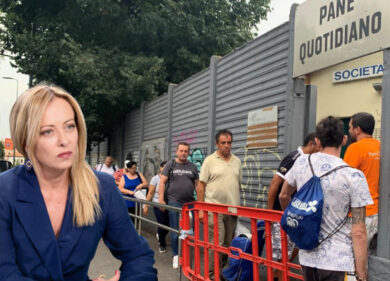 L’Italia di Meloni inizia a barcollare, il Pil frena più del previsto: -0,4%