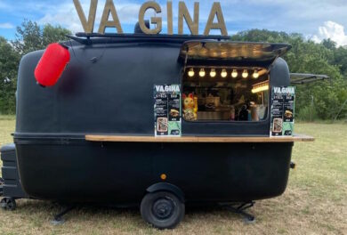 Food truck “Va Gina”, scoppia polemica: “Le donne non sono organi sessuali”