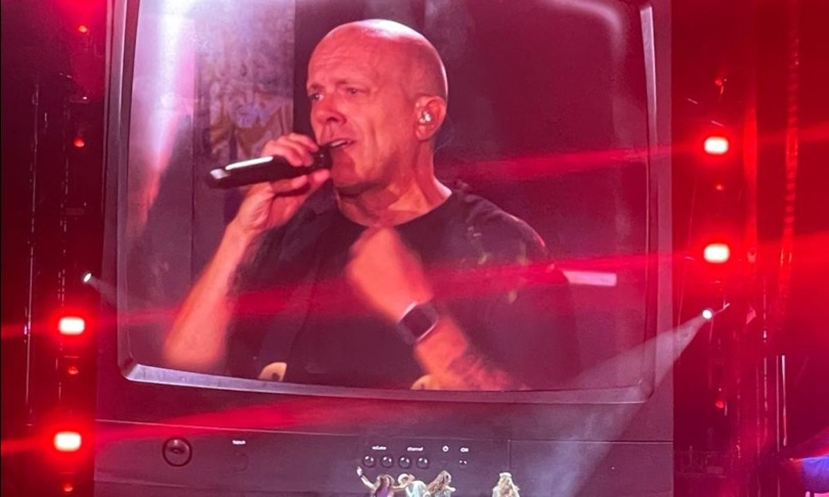 Circo Max di Pezzali conquista Roma: in 56mila allo show. VIDEO Circo Max di Pezzali conquista Roma: in 56mila allo show. VIDEO