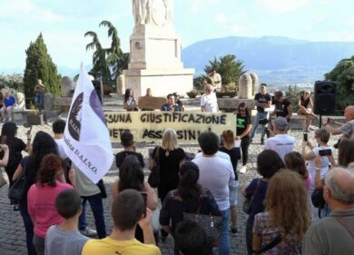 Capretta Anagni e orsa Amarena: dalla gogna sui social ai cortei domenicali