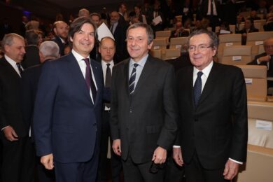 Intesa, Gros-Pietro su extraprofitti e salario minimo: le bordate al governo