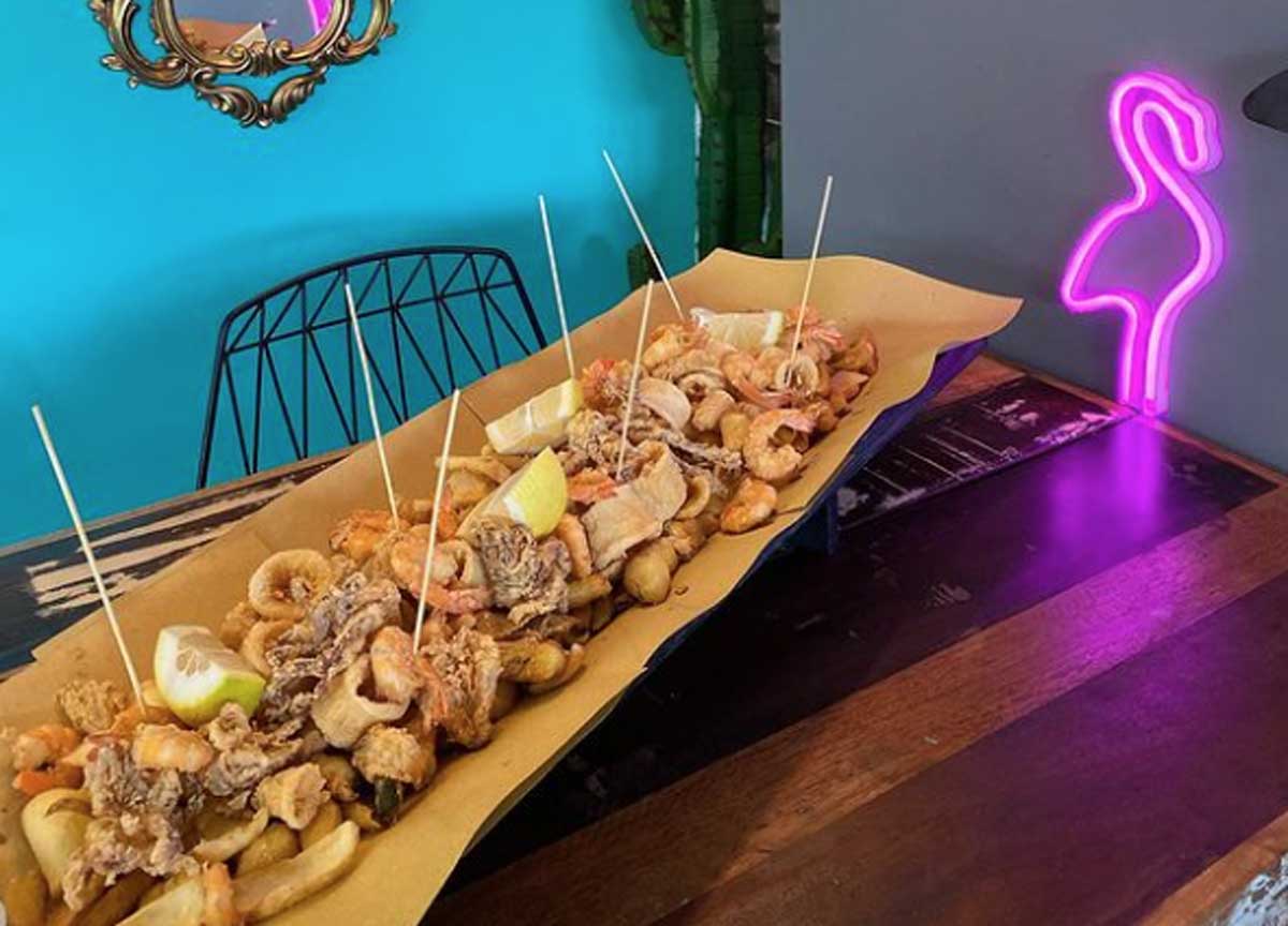 Roma, Cuoppetto sfida la periferia: dal metro di frittura ai drink al top