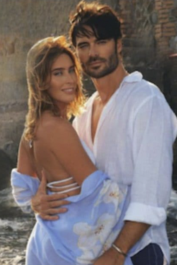 Boschi-Berruti, passione a Formentera. Ultimi baci sotto il sole – FOTO Boschi-Berruti, passione a Formentera. Ultimi baci sotto il sole – FOTO
