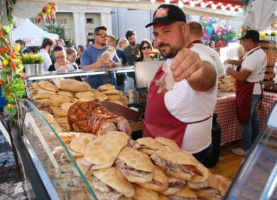 Ariccia, cartelli di divieto scritti a penna durante la sagra: boom di multe