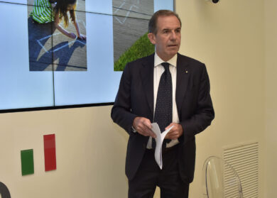 Esg, +33% in un anno, la sostenibilità ambientale domina in Borsa: “Cruciale”