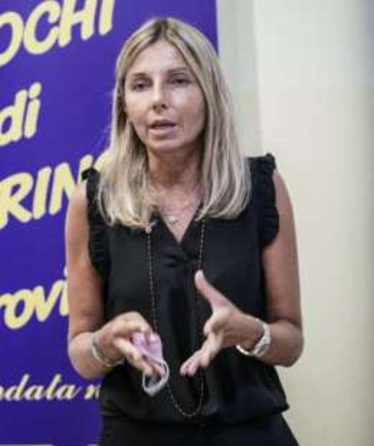 Sgarbi: “Seymandi? Stesso amante di Barbara D’Urso. E’ un politico fiorentino”