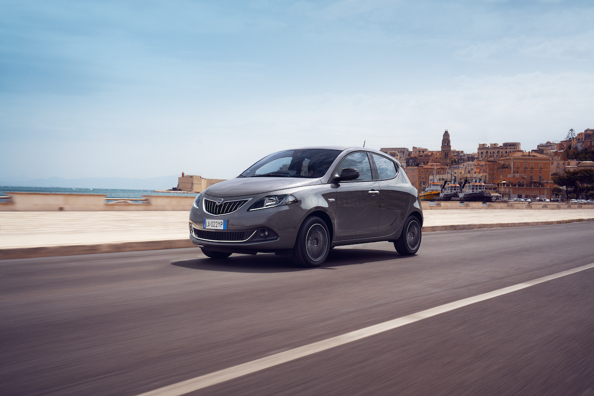 Lancia svela la nuova Gamma Ypsilon: connettività e stile italiano Lancia svela la nuova Gamma Ypsilon: connettività e stile italiano