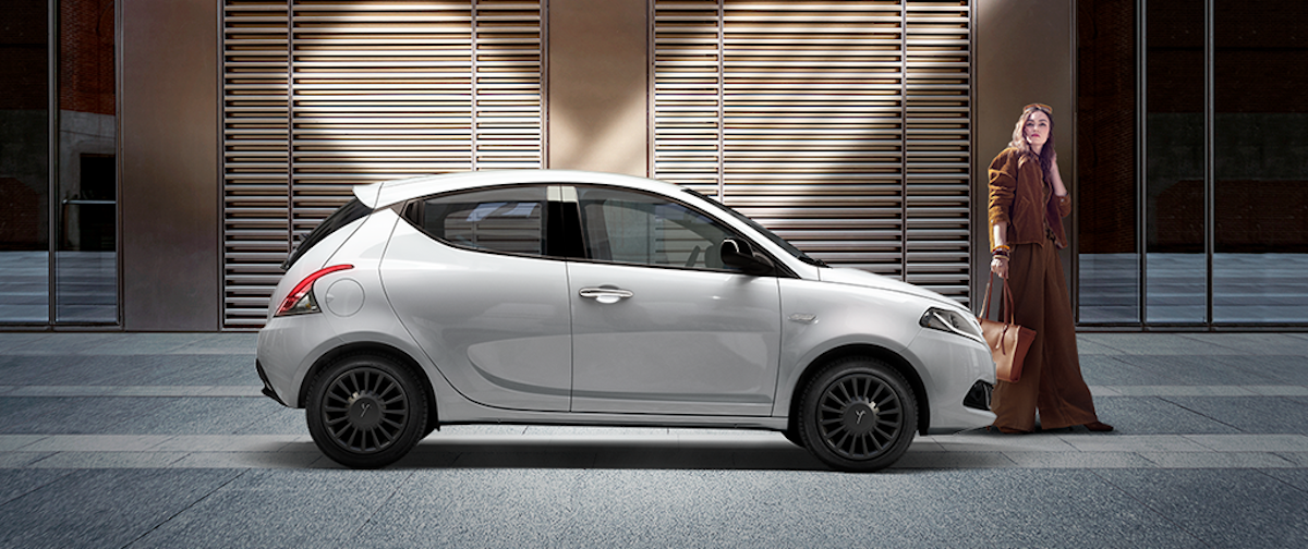Lancia svela la nuova Gamma Ypsilon: connettività e stile italiano Lancia svela la nuova Gamma Ypsilon: connettività e stile italiano