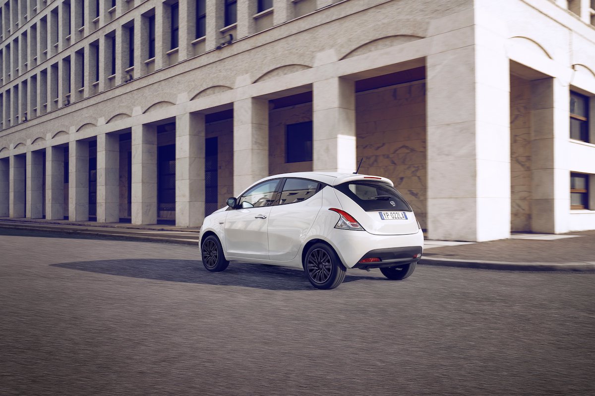 Lancia svela la nuova Gamma Ypsilon: connettività e stile italiano Lancia svela la nuova Gamma Ypsilon: connettività e stile italiano