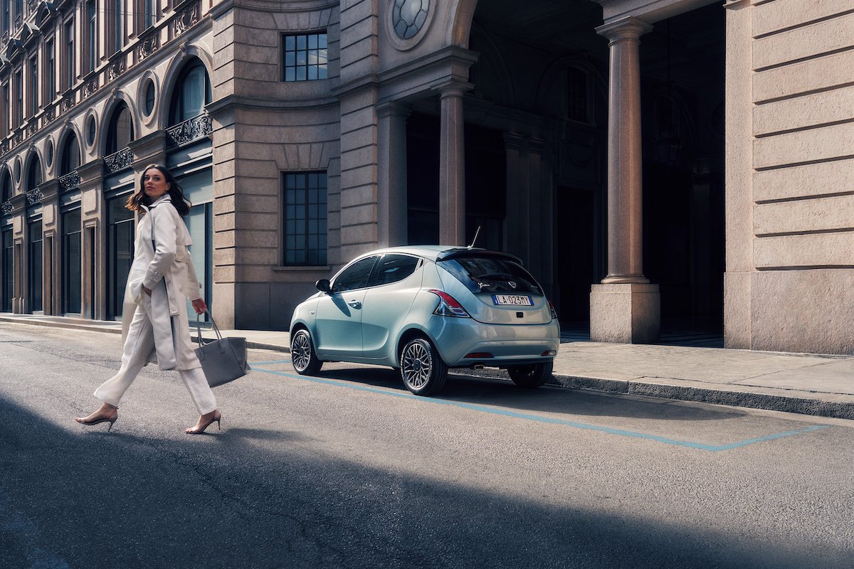 Lancia svela la nuova Gamma Ypsilon: connettività e stile italiano Lancia svela la nuova Gamma Ypsilon: connettività e stile italiano