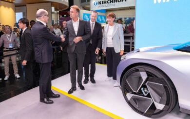 IAA 2023:Il cancelliere tedesco Olaf Scholz visita lo stand Opel