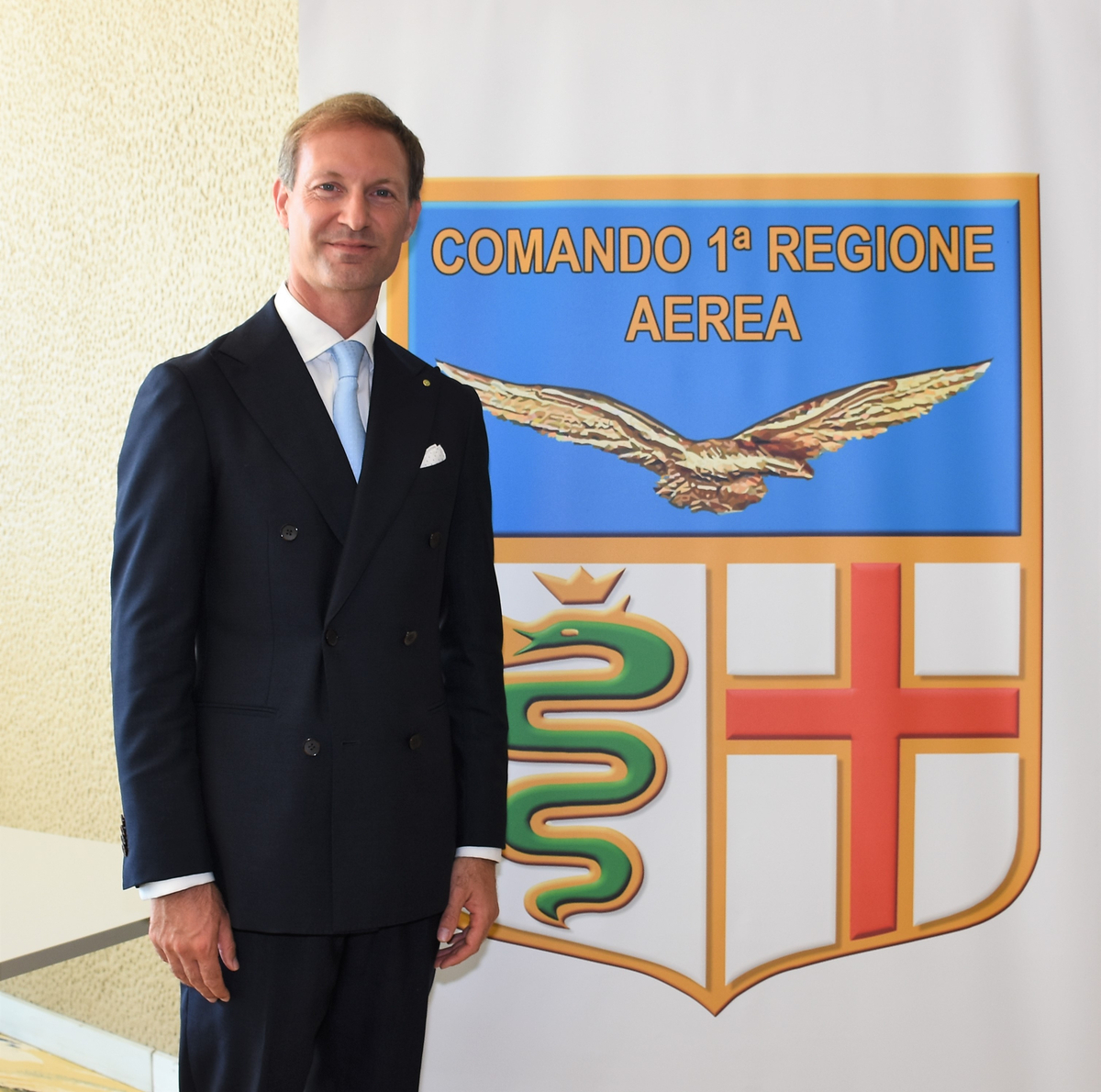 Frecce tricolori attorno a Palazzo Pirelli