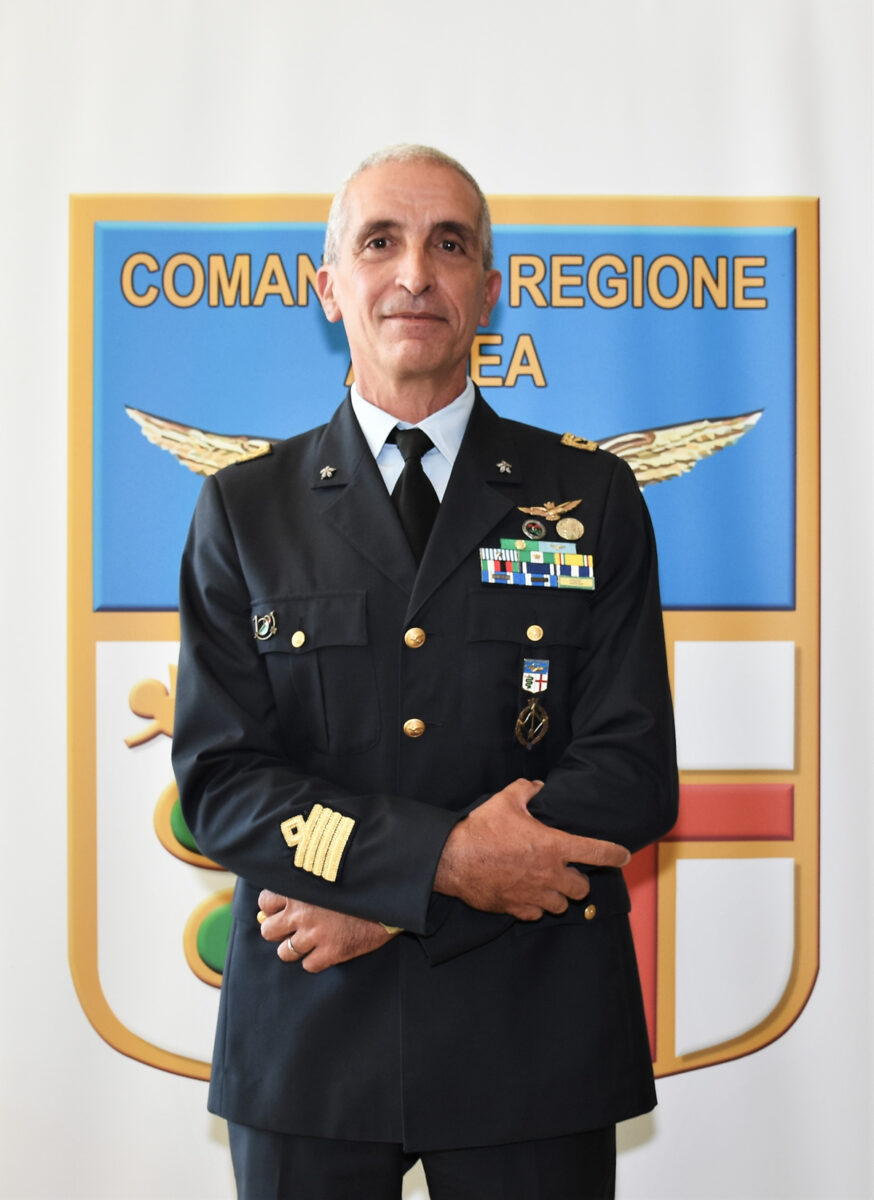 Frecce tricolori attorno a Palazzo Pirelli