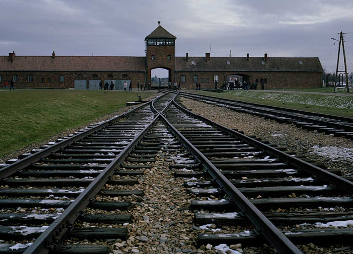 Shoah: ritrovati elenchi ebrei nascosti negli istituti religiosi di Roma Shoah: ritrovati elenchi ebrei nascosti negli istituti religiosi di Roma
