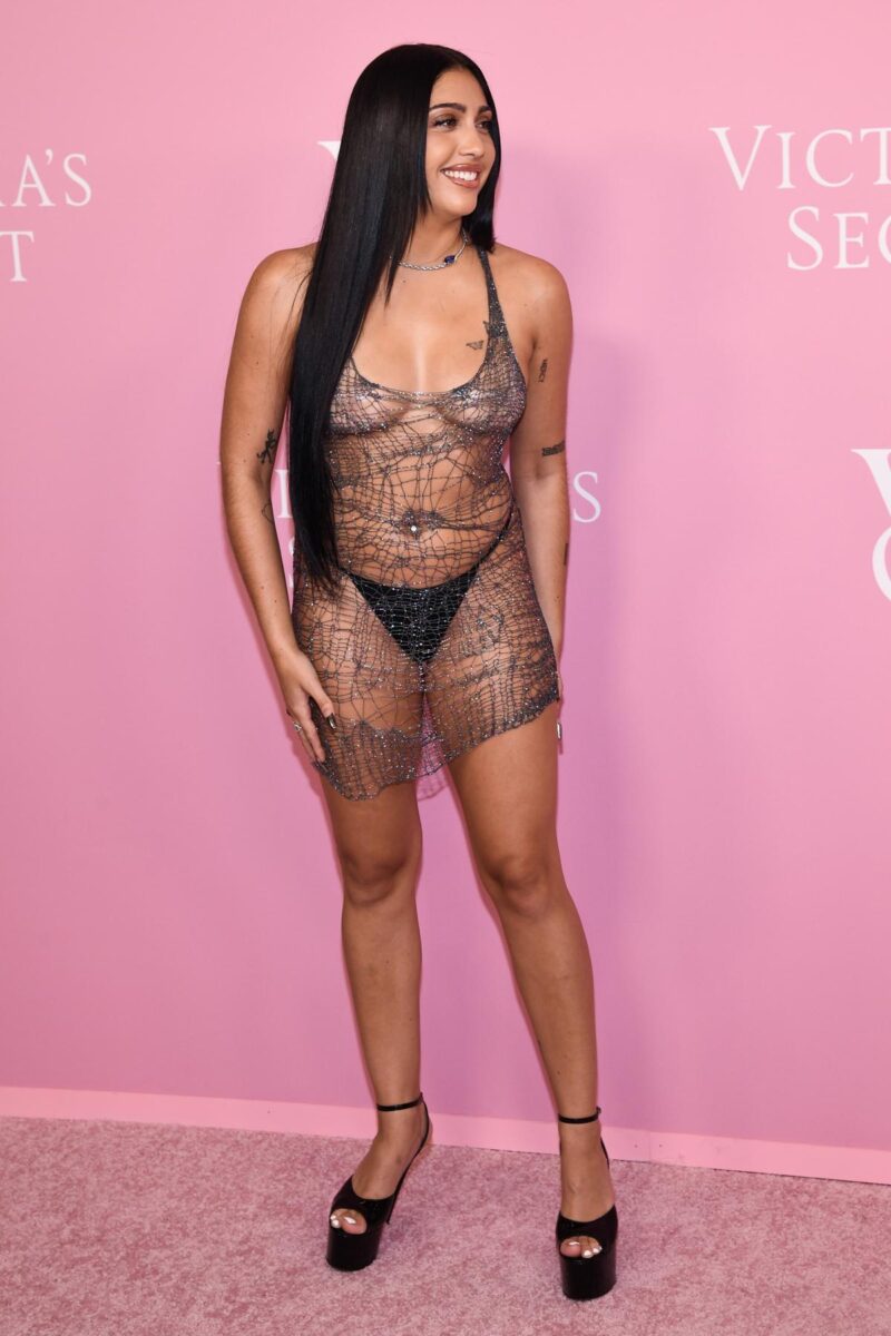 Lourdes Leon Ciccone, figlia di Madonna nude look: show da Victoria’s Secret Lourdes Leon Ciccone, figlia di Madonna nude look: show da Victoria’s Secret