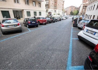 Roma, aumento sosta strisce blu, la fake news che ha fatto tremare i romani