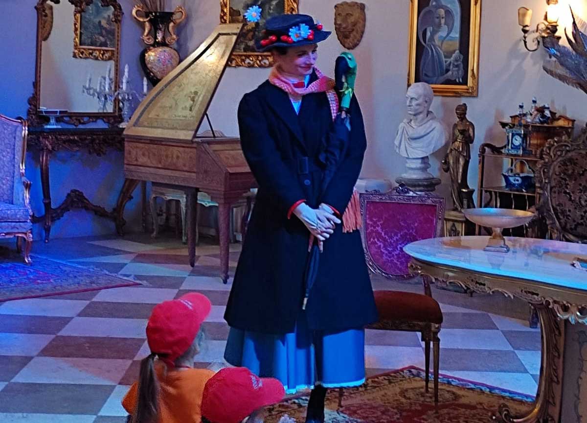 Roma, Mary Poppins atterra nel Castello di Lunghezza per la gioia dei bambini Roma, Mary Poppins atterra nel Castello di Lunghezza per la gioia dei bambini