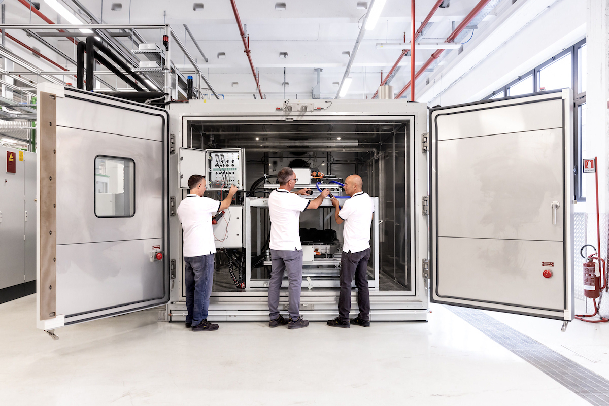 Stellantis inaugura a Torino il primo Battery Technology Center