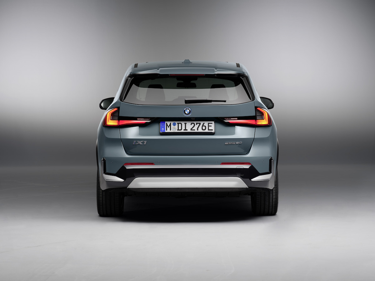 BMW iX1, debutta la versione entry-level con un autonomia di 475 km BMW iX1, debutta la versione entry-level con un autonomia di 475 km