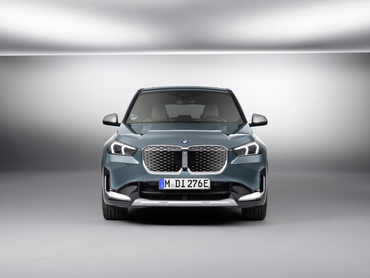 BMW iX1, debutta la versione entry-level con un autonomia di 475 km BMW iX1, debutta la versione entry-level con un autonomia di 475 km