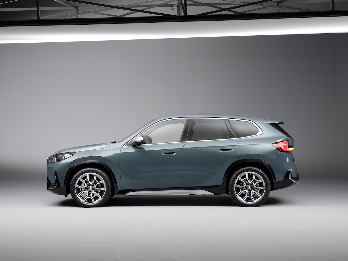 BMW iX1, debutta la versione entry-level con un autonomia di 475 km BMW iX1, debutta la versione entry-level con un autonomia di 475 km