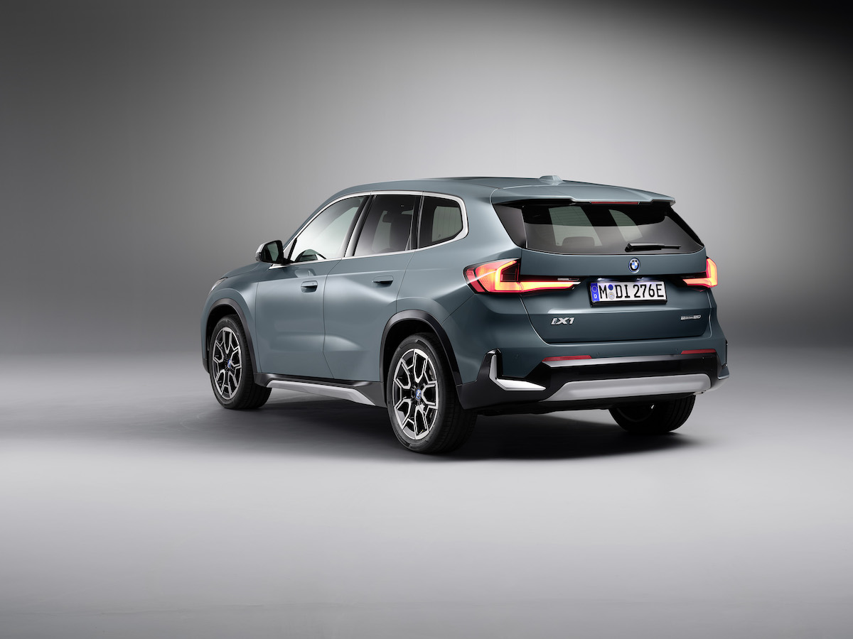 BMW iX1, debutta la versione entry-level con un autonomia di 475 km BMW iX1, debutta la versione entry-level con un autonomia di 475 km