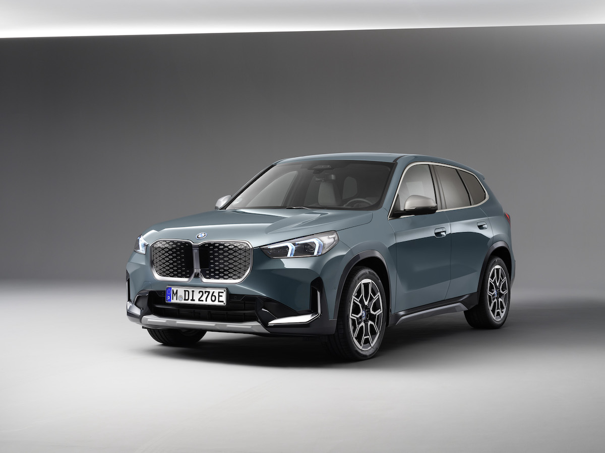 BMW iX1, debutta la versione entry-level con un autonomia di 475 km BMW iX1, debutta la versione entry-level con un autonomia di 475 km