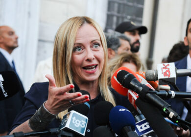 Meloni, per la prima volta le opinioni negative superano quelle positive