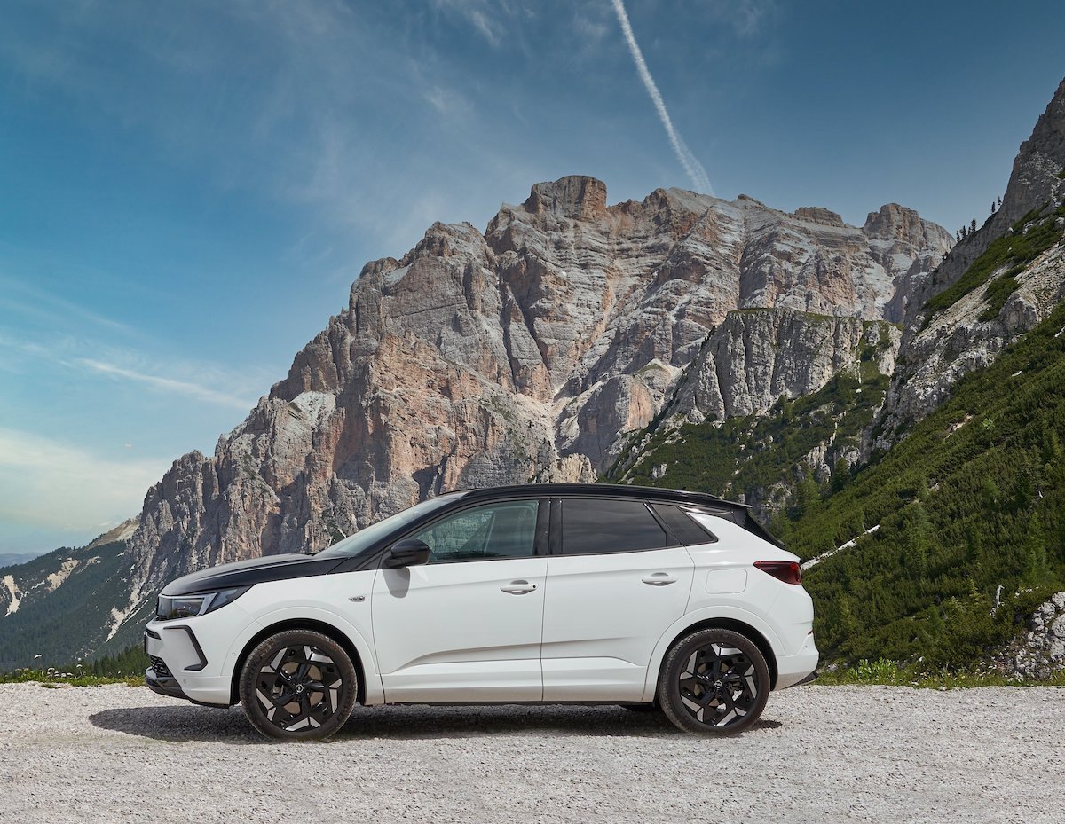 Opel Grandland GSe si conferma protagonista della nuova mobilità
